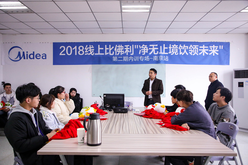 加強就業(yè)畢業(yè)生回訪，促進校企合作渠道拓展