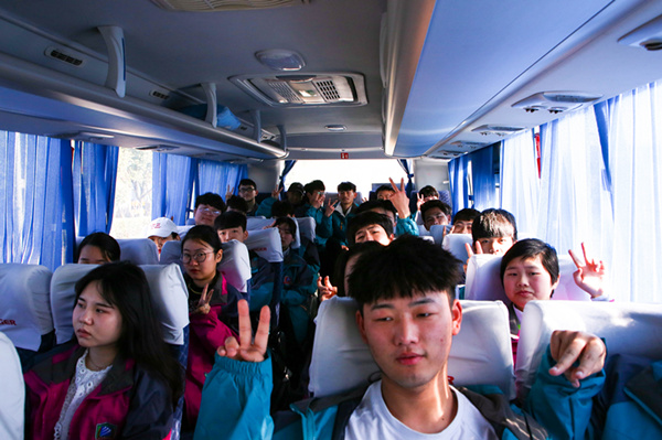 “攜手植樹，共創(chuàng)藍(lán)天”丨南京新華師生共筑新華育才林