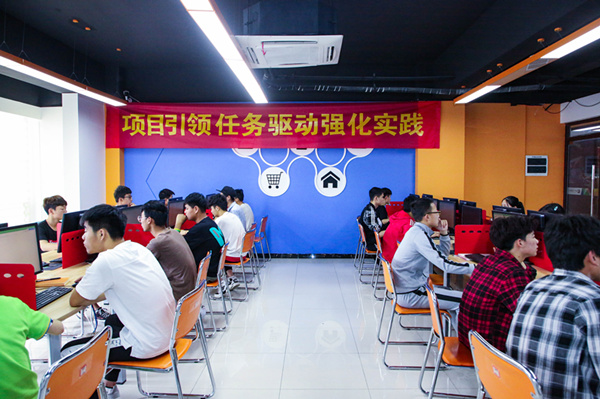 搞互聯網教育我們是認真的，搞互聯網知識競賽我們也是認真的！