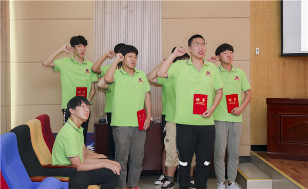 “愛(ài)與責(zé)任，賦能未來(lái)”南京新華2019級(jí)秋季新生開(kāi)班典禮隆重舉行！