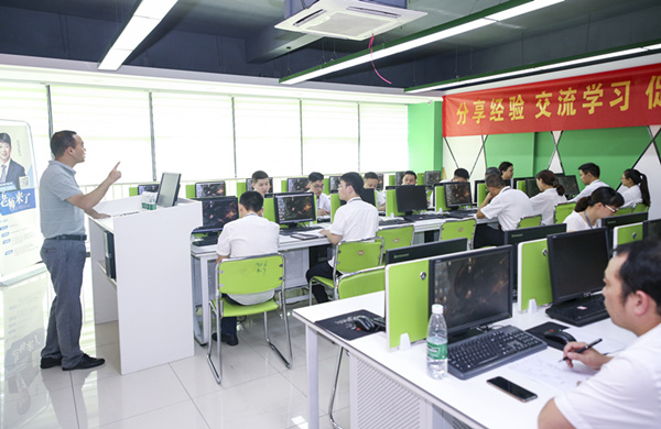 百家名師進校園，助力教改新方向