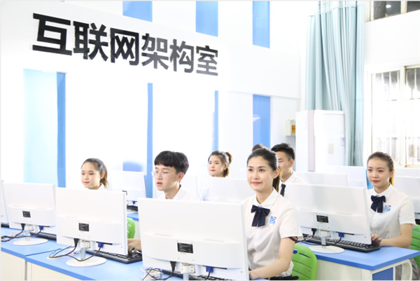 【媒體關(guān)注】為什么學(xué)互聯(lián)網(wǎng)新技術(shù)，要來(lái)新華？