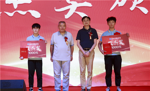 南京新華2019年新生開(kāi)學(xué)典禮暨CEAC獎(jiǎng)學(xué)金頒獎(jiǎng)盛典隆重舉行！