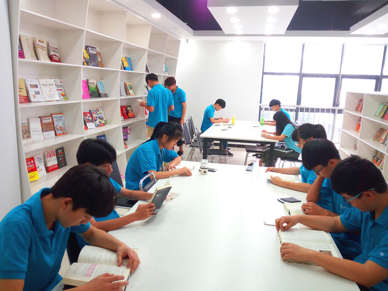 技校里面有什么<a href=http://njxh.cn target=_blank class=infotextkey>專業(yè)</a>？適合初中去學習么？