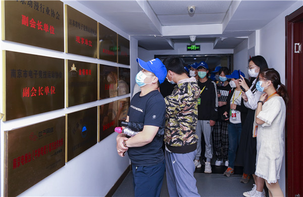 【南京新華五一試學(xué)營(yíng)】試學(xué)火爆，歡迎新同學(xué)來(lái)到南京新華~