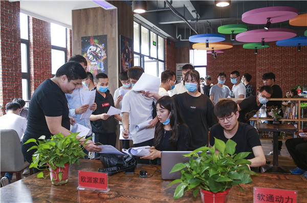 就業(yè)保障丨千企萬崗進校園，助力學(xué)子精準就業(yè)！