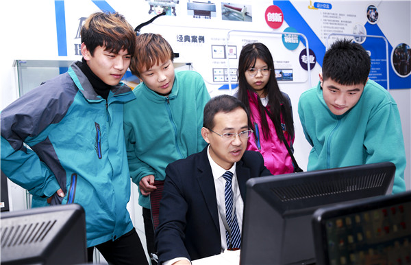 初<a href=http://njxh.cn target=_blank class=infotextkey>高中</a>畢業(yè)學(xué)技術(shù)選<a href=http://njxh.cn target=_blank class=infotextkey>專業(yè)</a>，什么行業(yè)有前景？