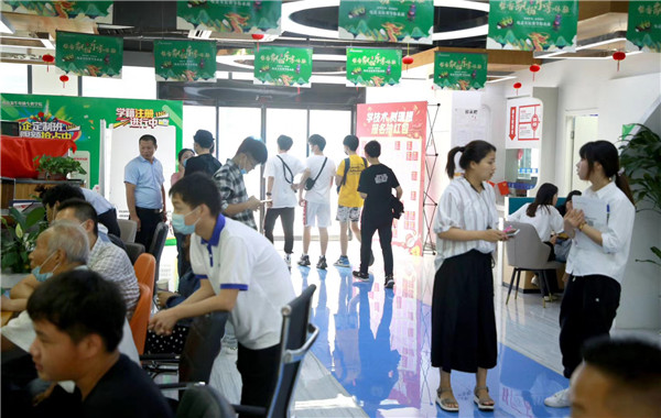 好學(xué)校成就好未來(lái)，新華電腦學(xué)校正在火熱招生中……