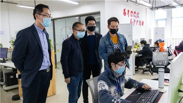 屢登央視，新華電腦教育全面新升級！
