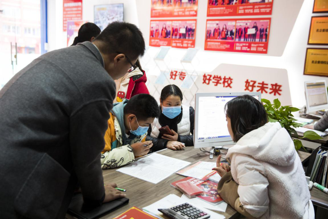 為什么總勸你來校實地考察？好學(xué)校不怕比較！