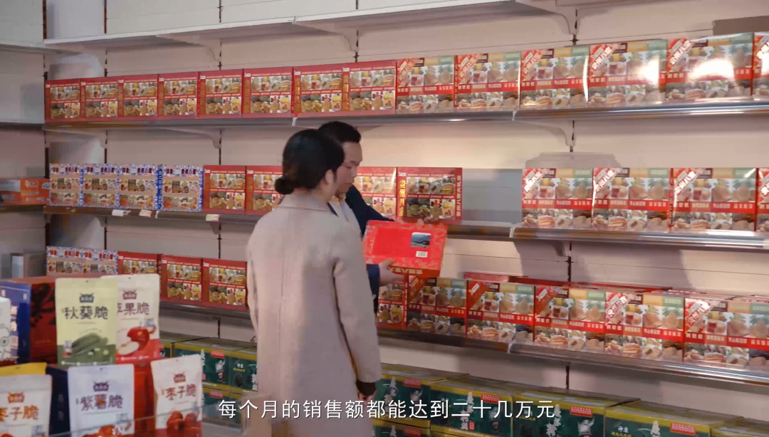 “新華電腦學(xué)校就像一座橋，把我和家鄉(xiāng)連接在一起！”