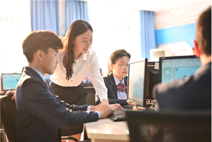 速來圍觀！知名演員直播探校，為高薪<a href=http://njxh.cn target=_blank class=infotextkey>專業(yè)</a>代言！