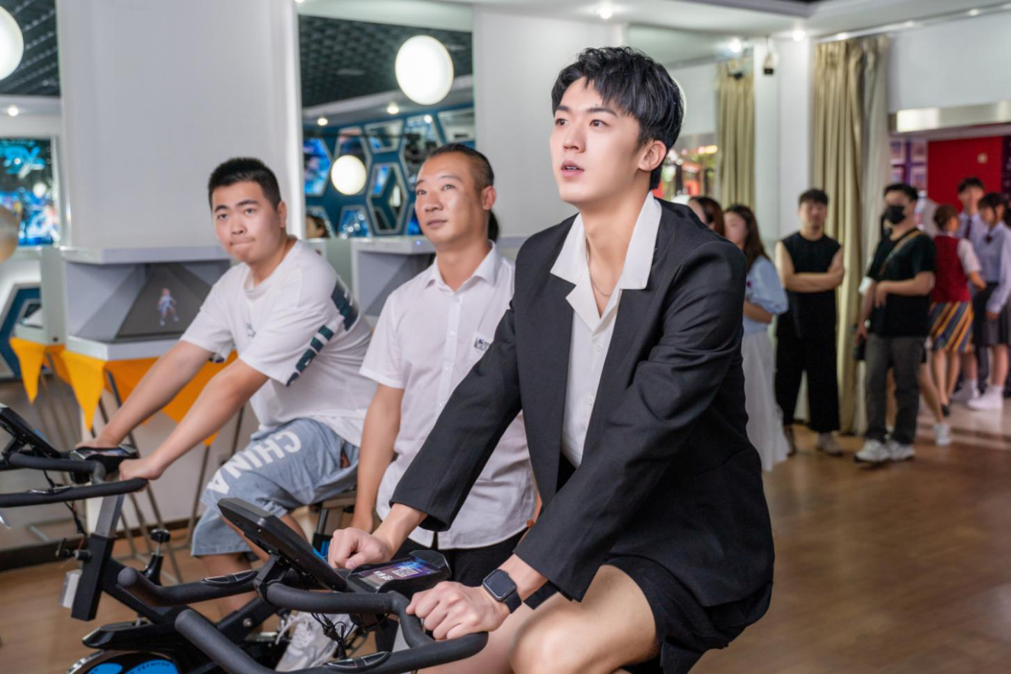 明星帶路|盧東旭探秘校園黑科技，直擊新華硬實(shí)力！