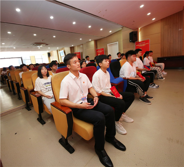 南京新華《企業(yè)大咖進校園》活動圓滿舉行！