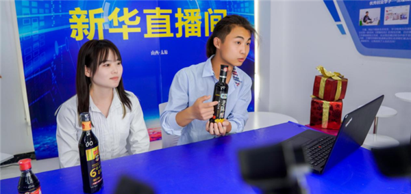 我去，這么多人來新華是干啥？