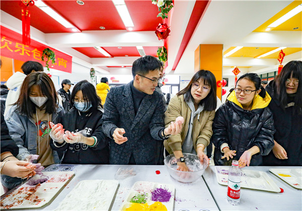 包湯圓，制花燈|熱熱鬧鬧過元宵