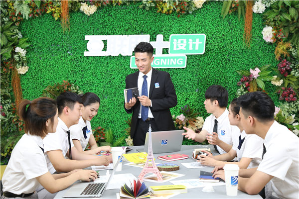 職教大品牌新華電腦教育“洞察職教，預(yù)見未來”