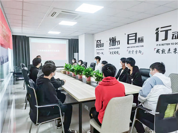 企業(yè)招聘進(jìn)校園，助力學(xué)生高質(zhì)量就業(yè)