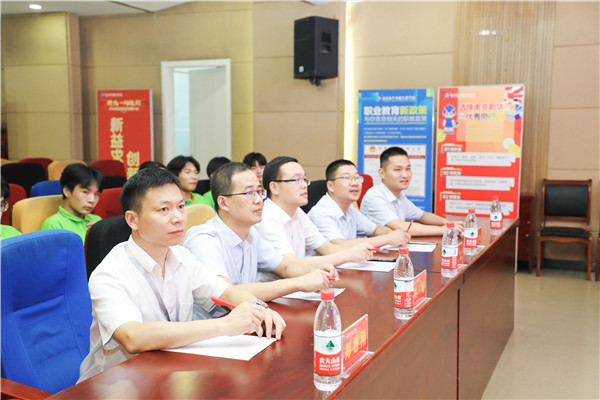 為幫助我校學(xué)生明確職業(yè)生涯規(guī)劃，確定個(gè)人職業(yè)方向，強(qiáng)化職業(yè)規(guī)劃意識(shí)，更好地樹立個(gè)人理想，2022年7月29日，南京新華電腦專修學(xué)校在學(xué)術(shù)報(bào)告廳舉行第十二屆職業(yè)生涯規(guī)劃演講大賽