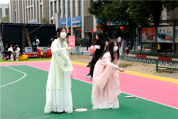 “三八”國際婦女節(jié)來臨，南京新華向所有女性致以節(jié)日最美好的祝福！