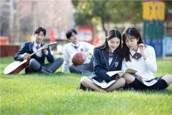 初<a href=http://njxh.cn target=_blank class=infotextkey>高中</a>女生選什么<a href=http://njxh.cn target=_blank class=infotextkey>專業(yè)</a>好？