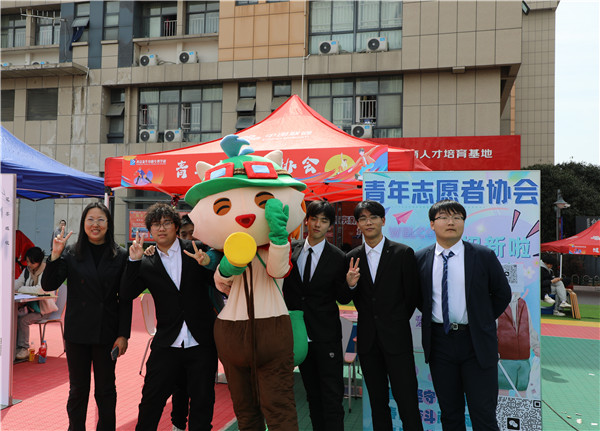 追光有“你”，歡迎“新”上人 南京新華電腦專修學校2024年春季社團招新大會順利收官
