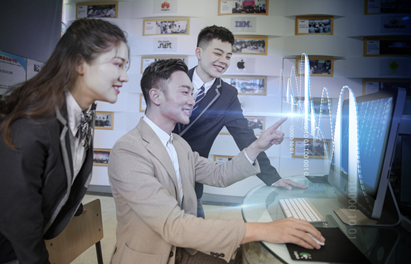2020年學(xué)WEB前端開發(fā)專業(yè)的前景如何？