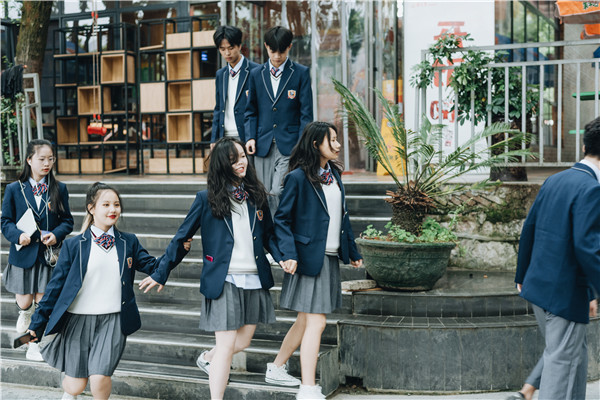 小孩兒初三了學(xué)習(xí)成績(jī)不理想，是上普高還是上職中學(xué)一門(mén)技術(shù)？