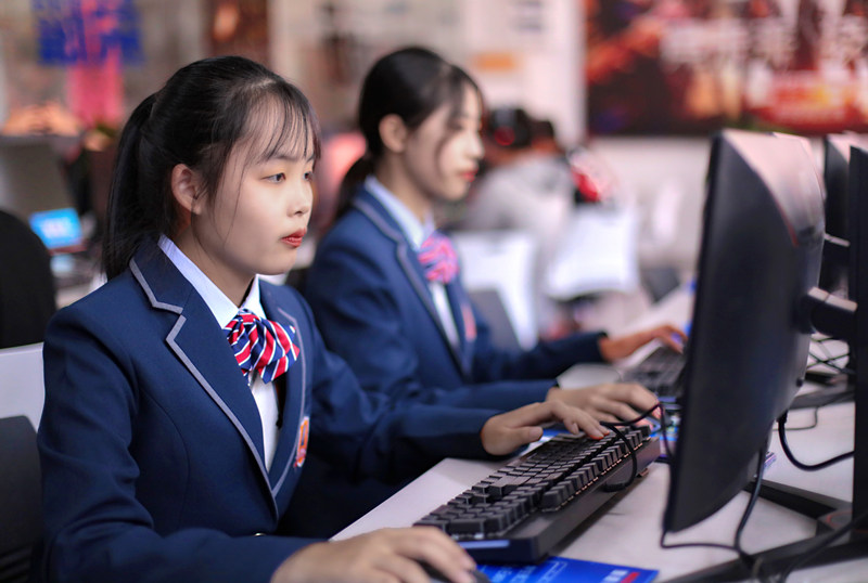 初高中女生學(xué)什么專業(yè)好？女生最吃香的互聯(lián)網(wǎng)熱門專業(yè)排名出爐！