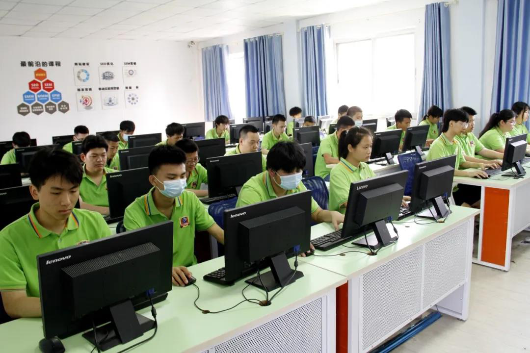 補錄通道 | 南京新華電腦專修學(xué)院少量招生補錄中，名額有限，欲報從速！